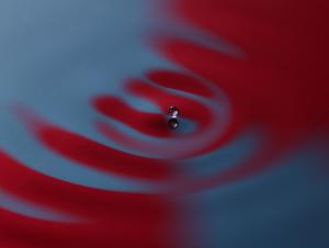An oil droplet guided by a wave, similar to the pilot wave model of quantum theory.