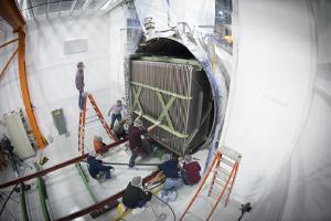 The team inserts the time-projection chamber into the MicroBooNE cryostat.