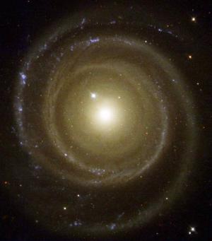 NGC 4622 is a 'backwards' galaxy.