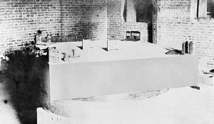 Michelson and Morley’s 1887 interferometer.