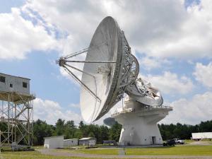 The 140 foot telescope at Green Bank.